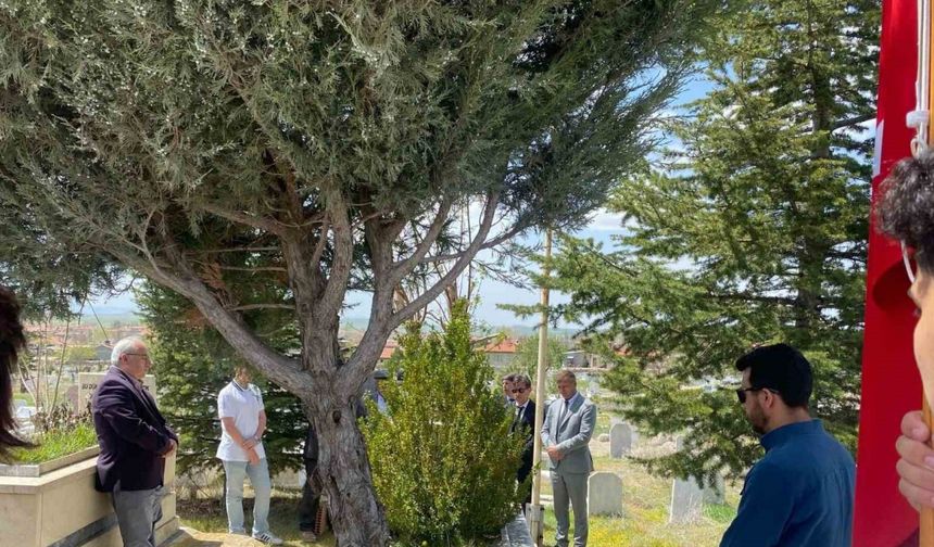 Afyon Lisesi’nden geleceğe kitap ve fidan bağışı