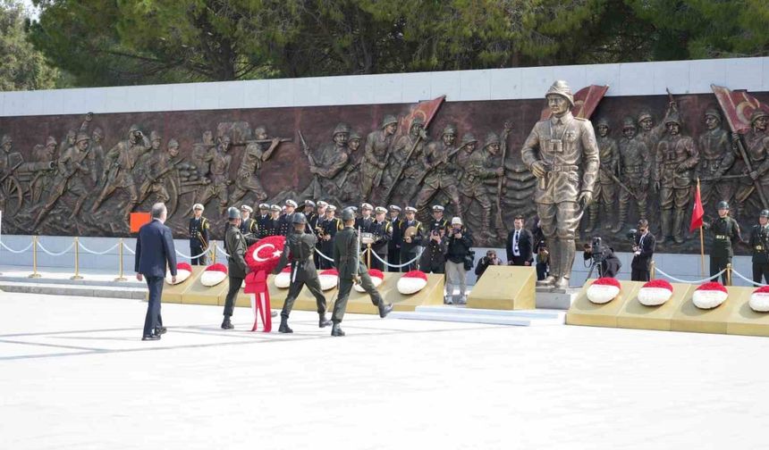 Çanakkale Kara Savaşları’nın 110. yıl dönümü etkinlikleri Şehitler Abidesi’nde törenle başladı