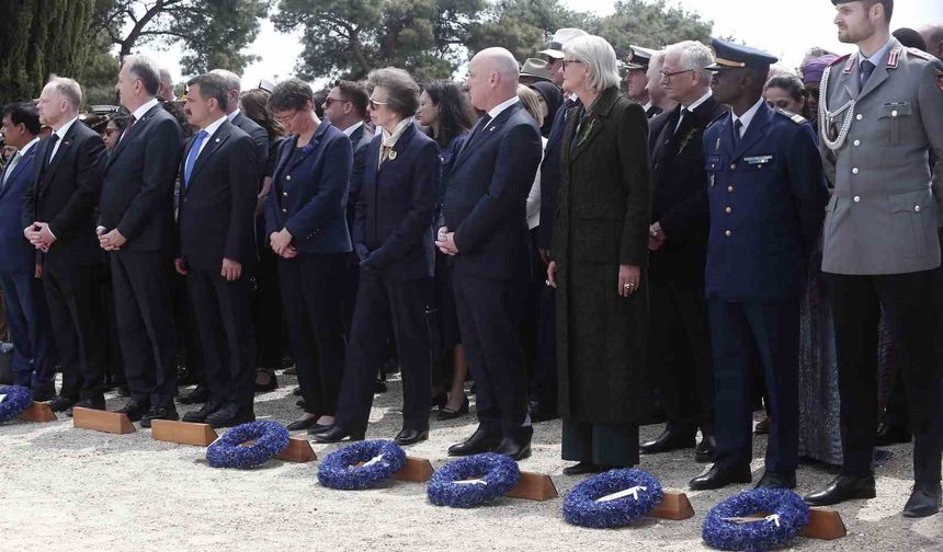Çanakkale Kara Savaşları’nın yıl dönümünde Fransız ve İngiliz anıtlarında tören düzenlendi