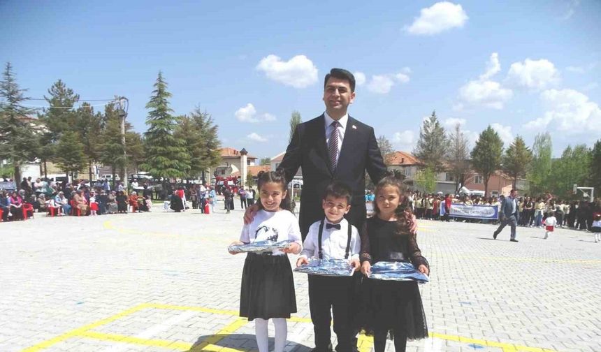 Hisarcık’ta yarışmalarda dereceye giren öğrenciler ödüllendirildi