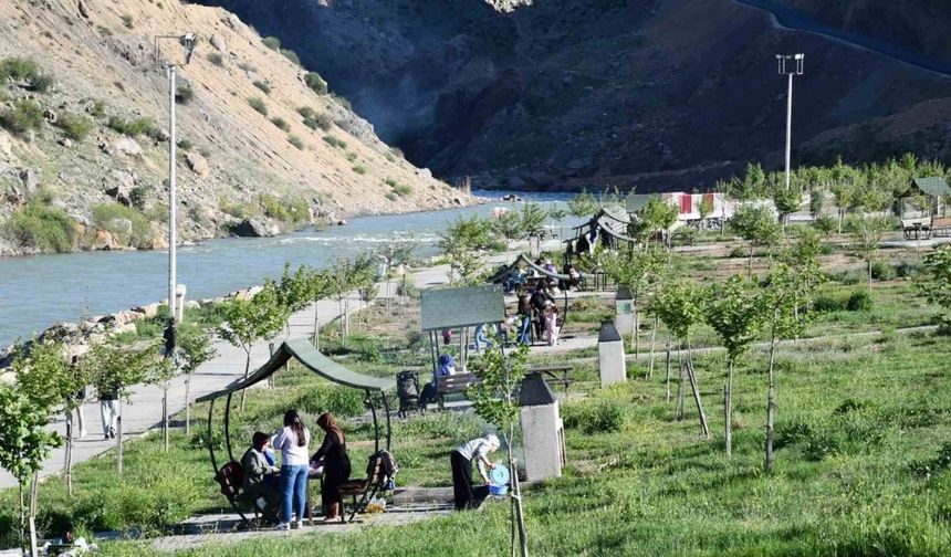 Kozluk’ta mesire alanı açıldı