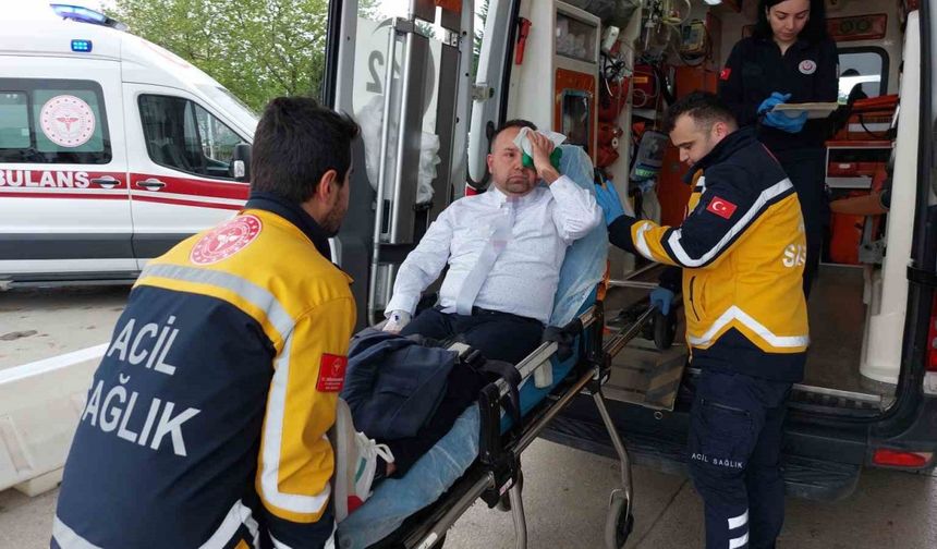 Okuldan atılan öğrenci okula gelip nöbetçi öğretmene saldırarak hastanelik etti