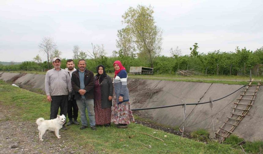 Tarlasına gidemeyen mahalle sakinleri: "Yaya köprüsü istiyoruz"