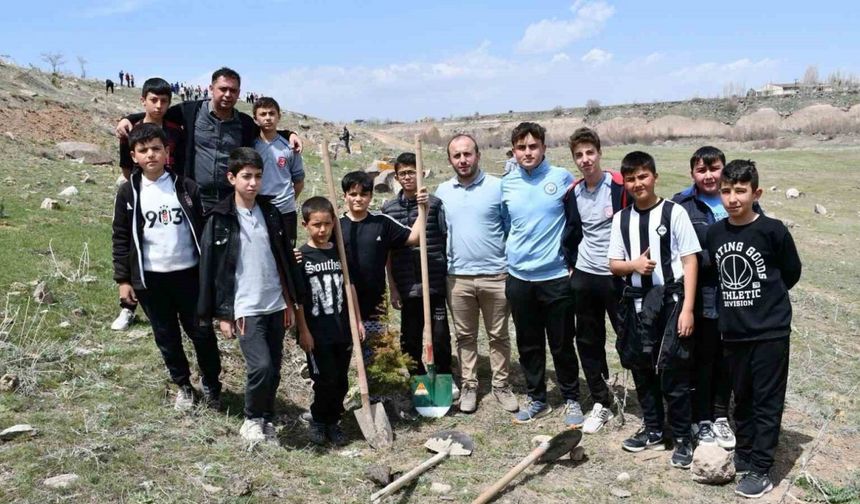 Tomarza’da 2 bin fidan toprakla buluştu