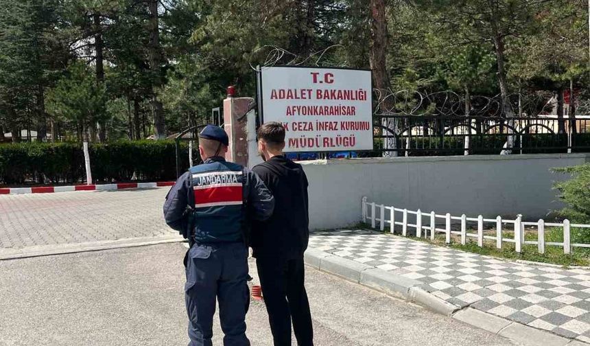 Uyuşturucu suçundan aranan şahsı jandarma yakaladı