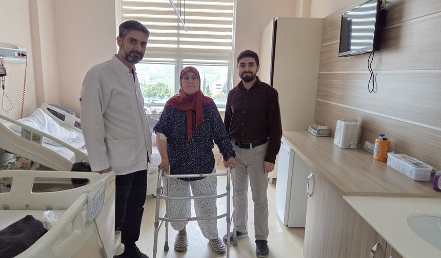 Geyve’de ilk kez kalça protezi ameliyatı yapıldı