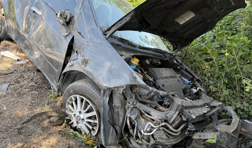 Kontrolden çıkarak bariyerlere çarpan otomobile tanker çarptı: 7 yaralı