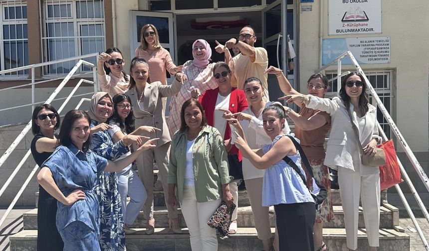 42 yıllık öğretmene duygulandıran veda: "İyi ki öğretmen olmuşum"