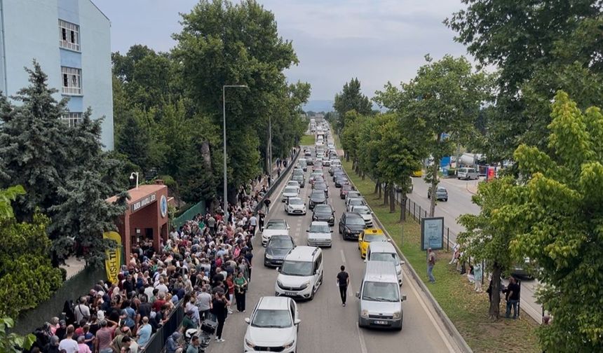 Bursa’da YKS öncesi trafik yoğunluğu öğrencilere zor anlar yaşattı