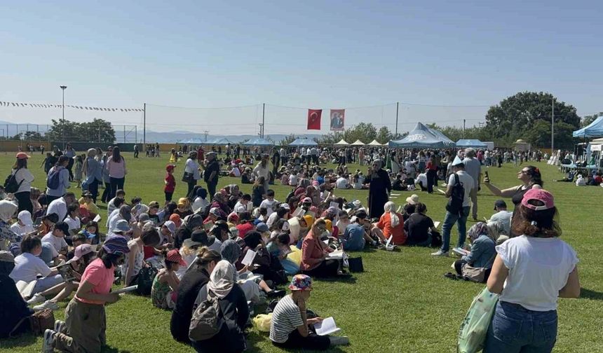 Darıca’da yüzlerce kişi aynı anda kitap okudu