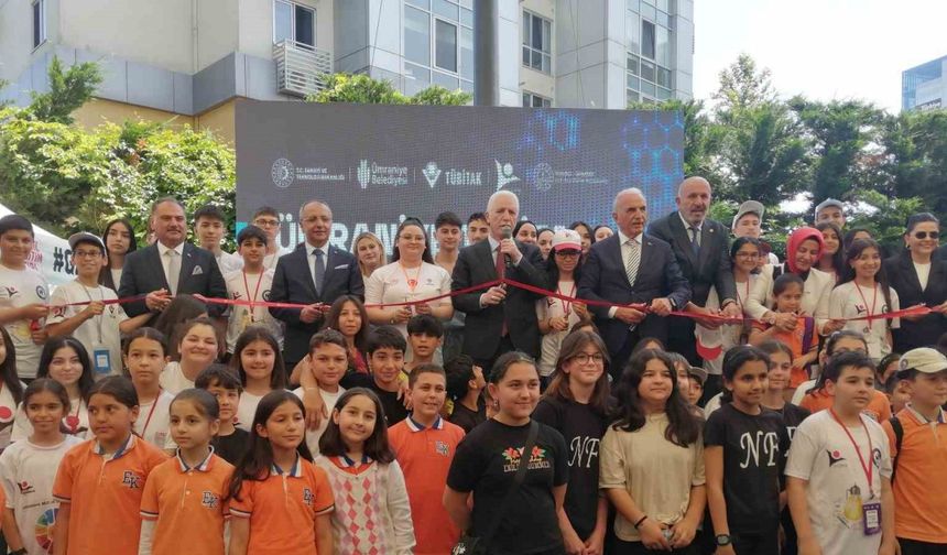 İstanbul Valisi Gül, Ümraniye Tübitak 4006-C Bilim Fuarı Festivali’ne katıldı