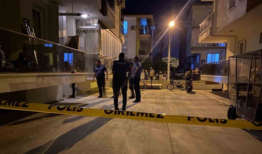 Kapı önündeki kavga cinayetle sonuçlandı: Tartıştığı kadını bıçaklayarak öldürdü