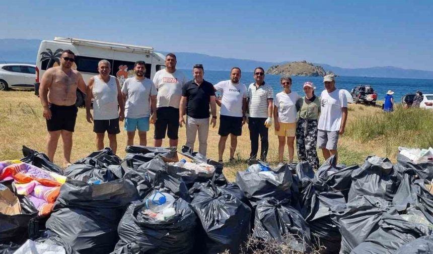 Kapıdağ Yarımadası Küçükova’da 80 torba çöp toplandı