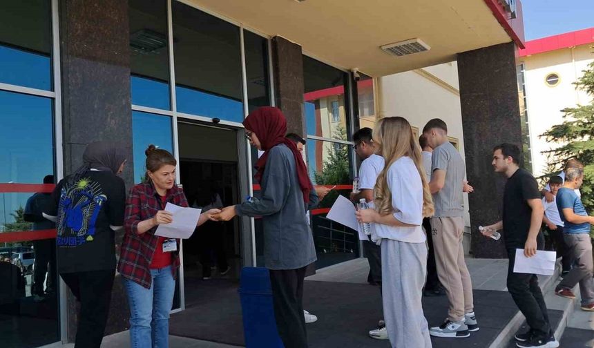 Karaman’da YKS’ye geç kalan adaylar sınava alınmadı