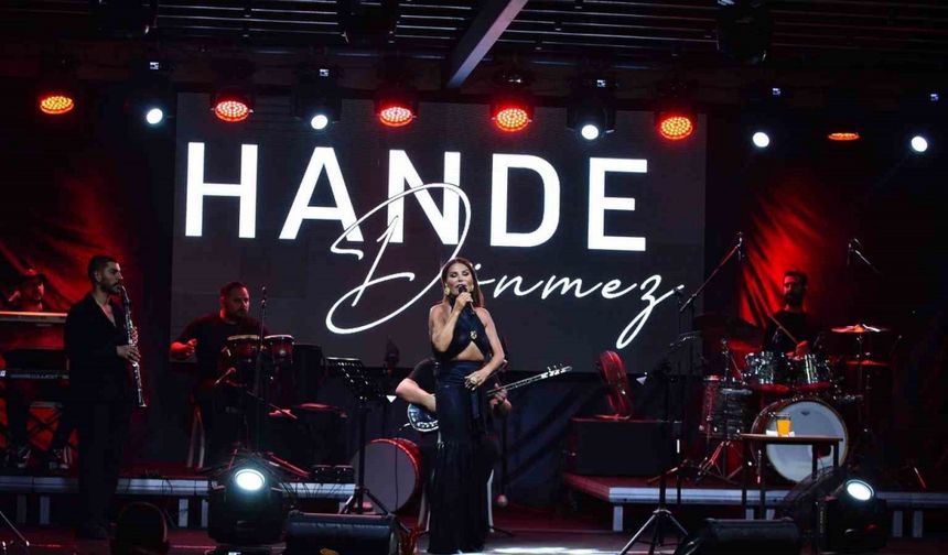 Müzik dünyasının sevilen ismi Bodrum’da hayranlarına unutulmaz bir gece yaşattı