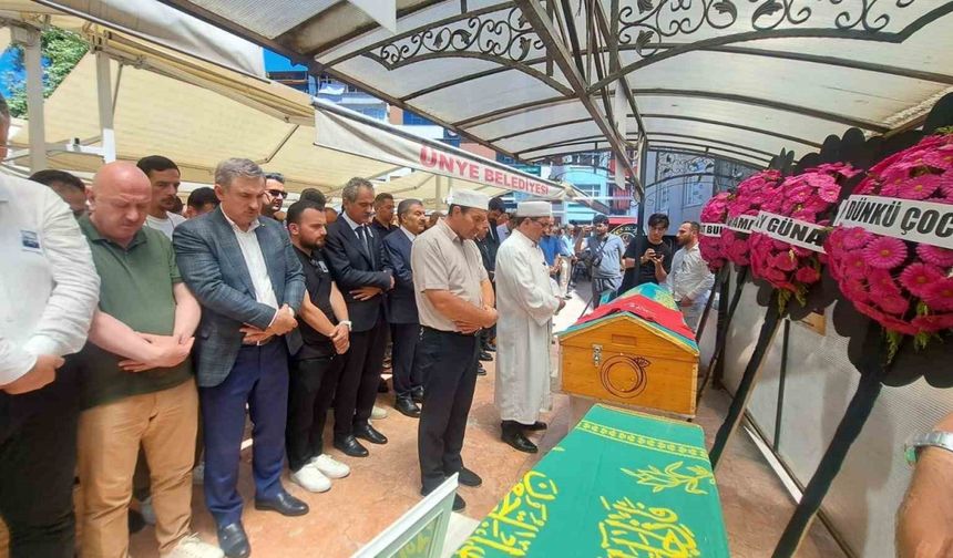 Yapımcı ve yönetmen Ahmet Selim Tuncer, son yolculuğuna uğurlandı