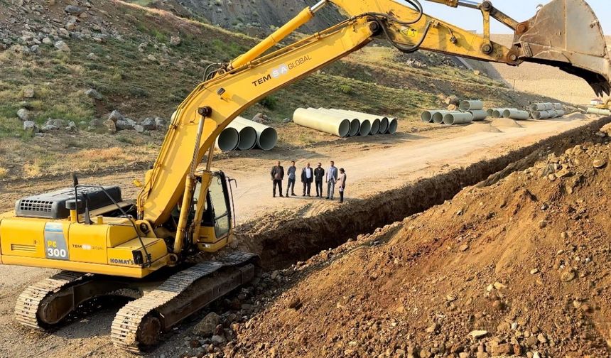 Yüksekova’nın tarımına dev yatırım: Sulama projesinde boru döşeme çalışmaları başladı