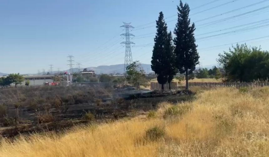 İzmir’de çıkan yangın AVM otoparkına sıçradı, 2 otomobil hasar gördü