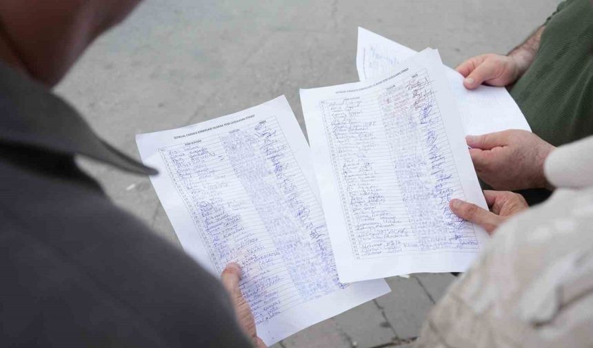 Denizli Büyükşehre karşı imza toplayan esnaf: "Vatandaşın derdini dinlemeyen başkan da oluyormuş"