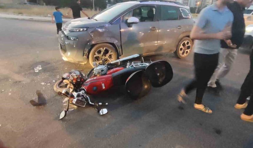 Elazığ’da otomobil ile motosiklet çarpıştı:1 yaralı