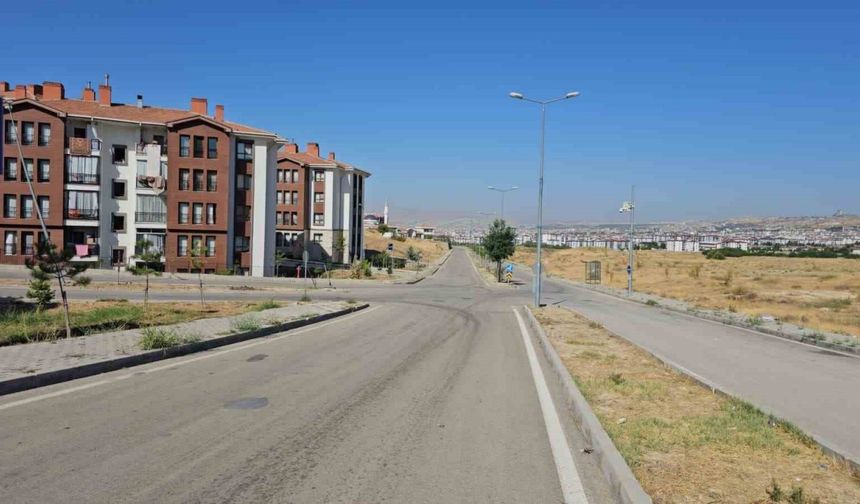 Elazığ’da sıcaklık 40 dereceye yaklaştı, caddeler boş kaldı