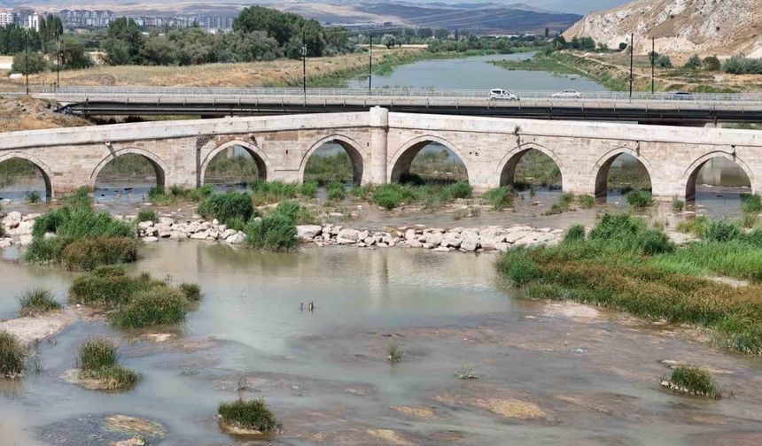 Türkiye’nin en uzun nehrinde kuraklık alarmı