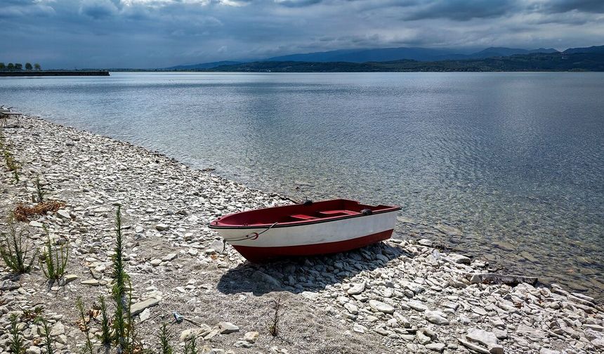 Sapanca Gölü'nde tehlike çanları: Su seviyesi kritik eşiğin altına düştü!