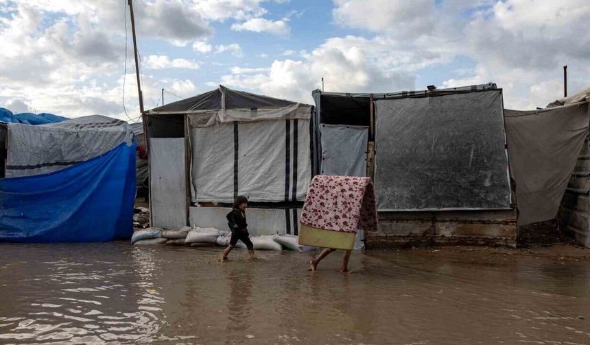 Gazze'yi vuran fırtınada 12 kişi hayatını kaybetti, 27 binden fazla çadır hasar gördü