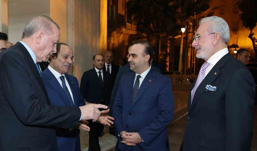 Cumhurbaşkanı Erdoğan'dan Mısır Cumhurbaşkanı es-Sisi'ye Togg hediyesi