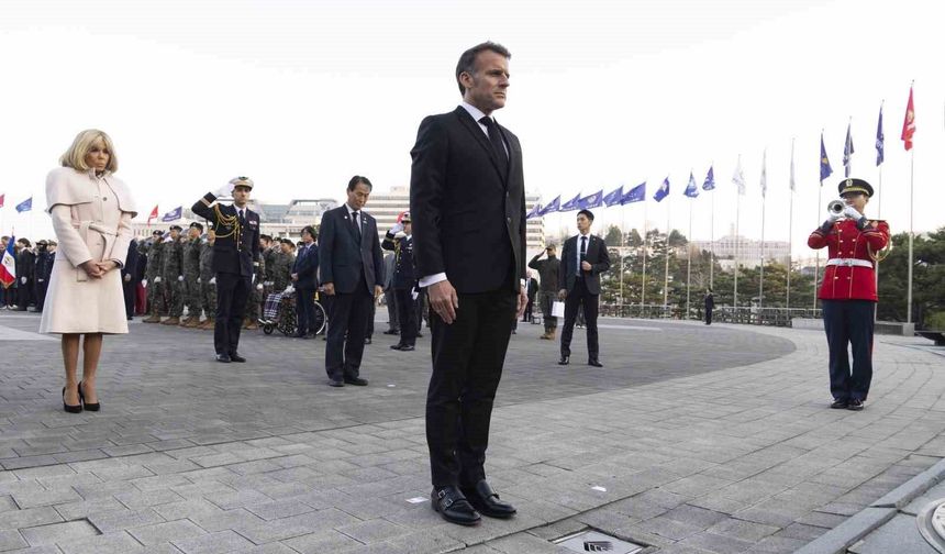 Macron: 'Hürmüz Boğazı'nın askeri operasyonla açılması fikri gerçekçi değil'
