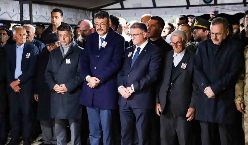 Tekirdağ'da şehit olan polis memuru Emrah Koç memleketi Van'da son yolculuğuna uğurlandı