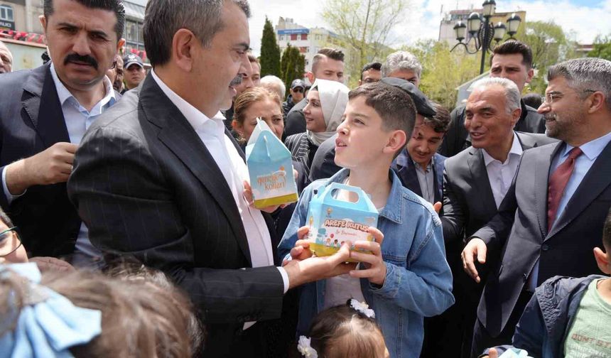 Bakan Tekin: '(CHP'deki olaylar) Bu olayın arkasında başka bir şaibe aramaya gerek yok, yeterince şaibe zaten orada var'