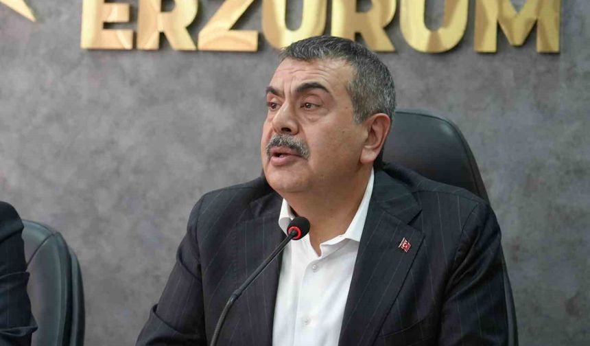 Bakan Tekin'den Özgür Özel'e: '3-5 tane partiliyi, yol arkadaşını ikna edemeyen bir genel başkan, bütün bu süreçten Cumhurbaşkanımızı sorumlu tutmaya çalışıyor'