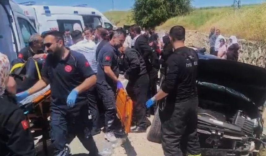 Batman'da istinat duvarına çarparak duran otomobildeki 5 kişi yaralandı