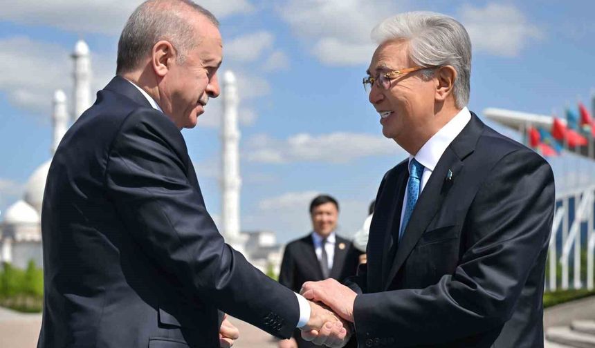 Cumhurbaşkanı Erdoğan, Bağımsızlık Sarayı'nda resmi törenle karşılandı
