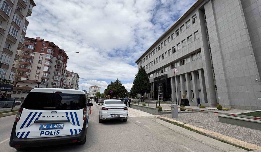 Güzellik salonunda mobil bankacılık tuzağı: Müşterilerinin adına kredi çeken şebeke çökertildi