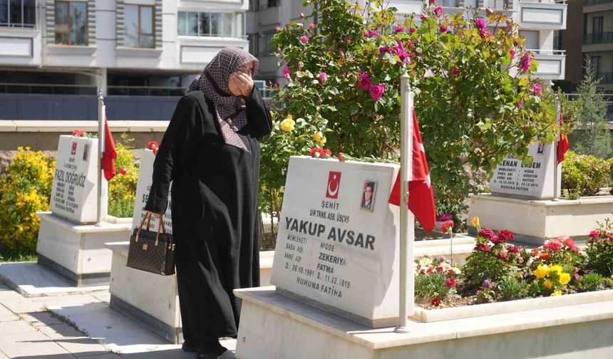 Niğde'de bayram arifesinde şehitlik ziyaret edildi