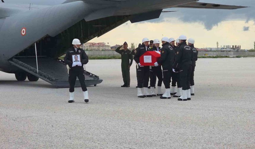 Şehit polis memurunun cenazesi Van'a getirildi
