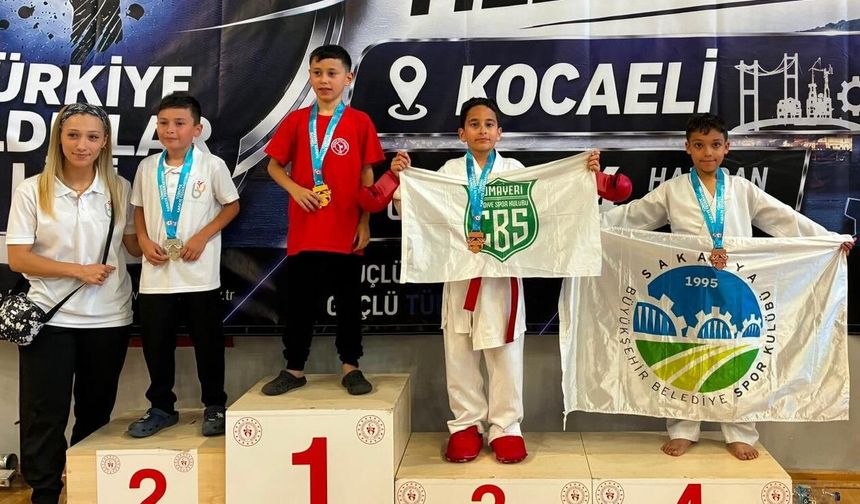 Büyükşehir’in minik yıldızları Kocaeli’den 19 madalya ile döndü