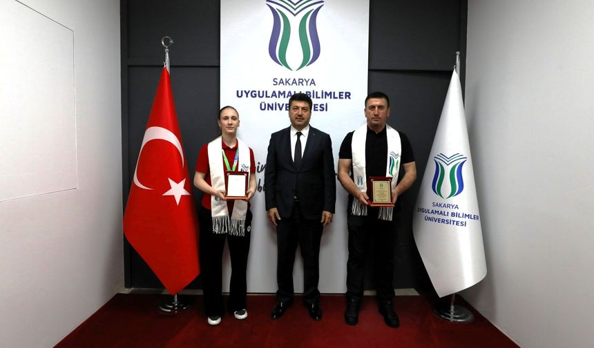 Rektör Sarıbıyık dünya şampiyonunu ağırladı