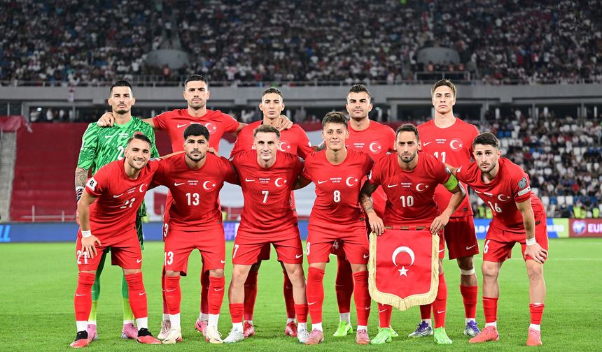 Dev ekran kuruldu: Sakarya Ay Yıldız için bu meydanda tek yürek olacak