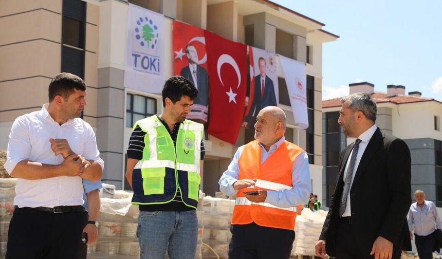 Hendek Akpınar'daki TOKİ konutları yükselmeye devam ediyor