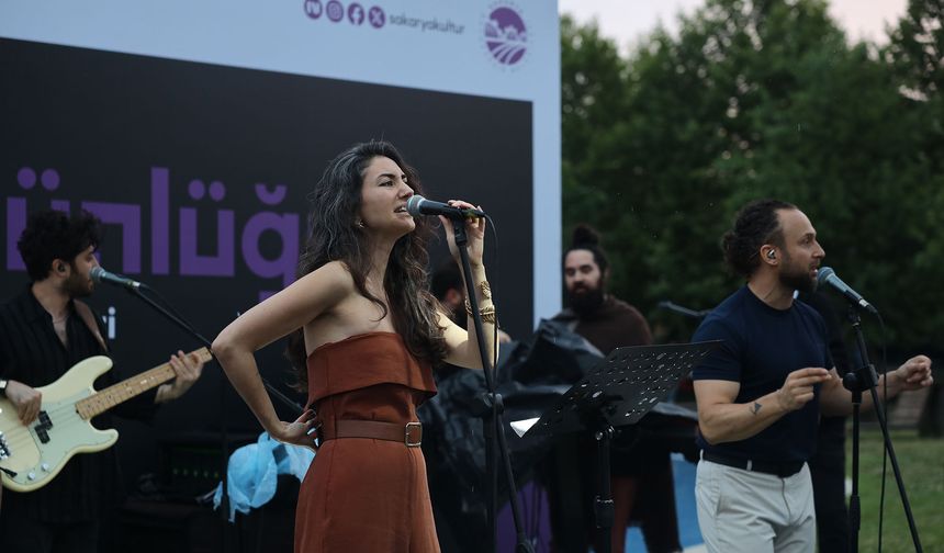Ezginin Günlüğü konseriyle Millet Bahçesi’nde müzik şöleni yaşandı