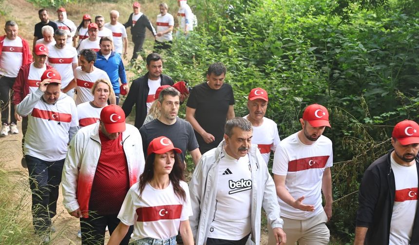 Millî Eğitim Bakanı “Aynı Yolda, Aynı Umutla” Huzur ve Kardeşlik Yürüyüşü'ne Katıldı