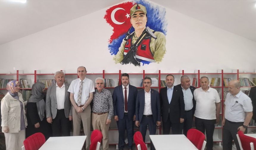PTTDER, Sakarya'da ilk ve ortaokulda 'şehit kütüphanesi' ile mescit yaptı