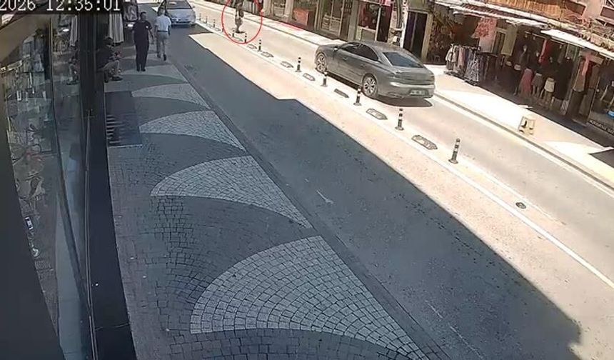 Yolun karşısına geçen engelli yayaya otomobil çarptı