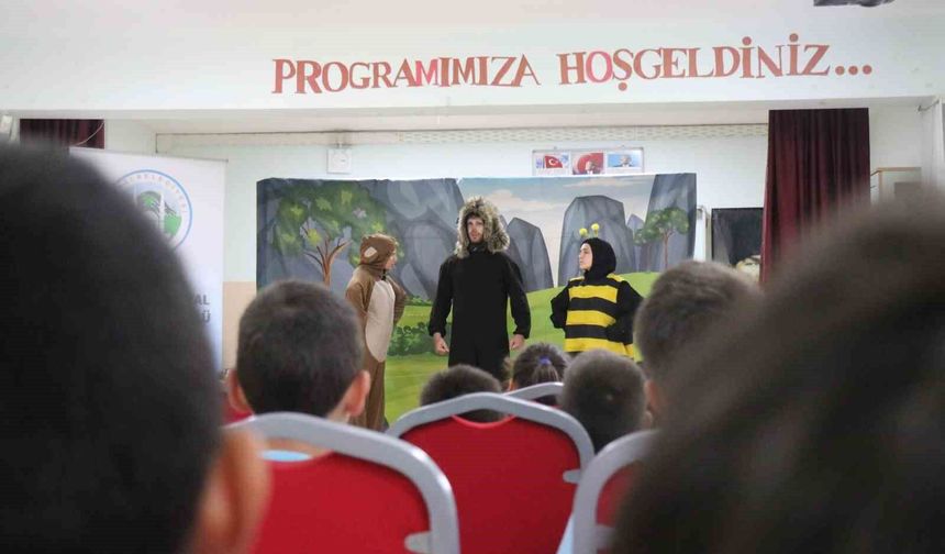 5 bin öğrenciye akran zorbalığına karşı tiyatrolu eğitim verildi
