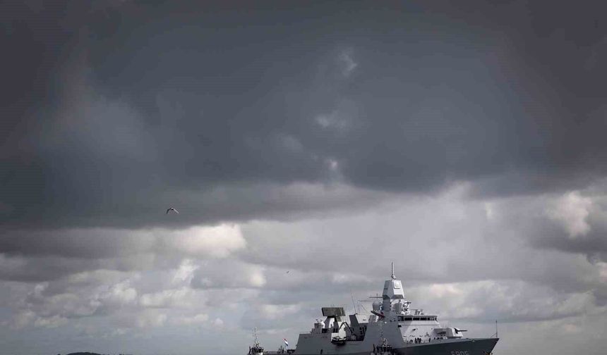 Hollanda, Hürmüz Boğazı'ndaki muhtemel mayın temizleme görevi için bölgeye bir fırkateyn gönderdi