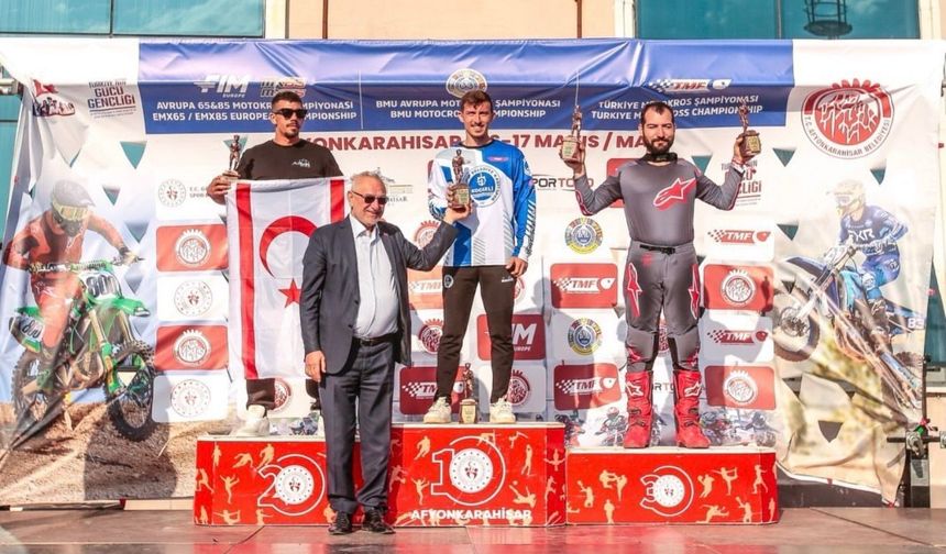 Kağıtspor'dan madalya yağmuru
