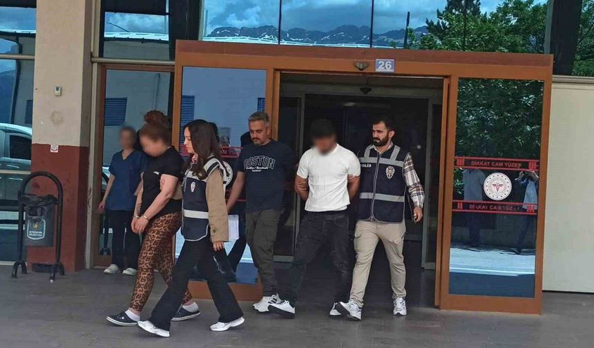 Konya'da sahte altın satan şüpheliler yakalandı